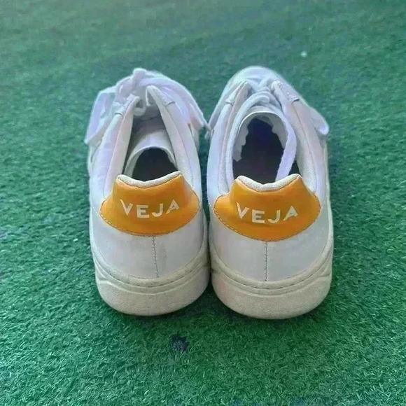 VEJA - Picture 5 of 5